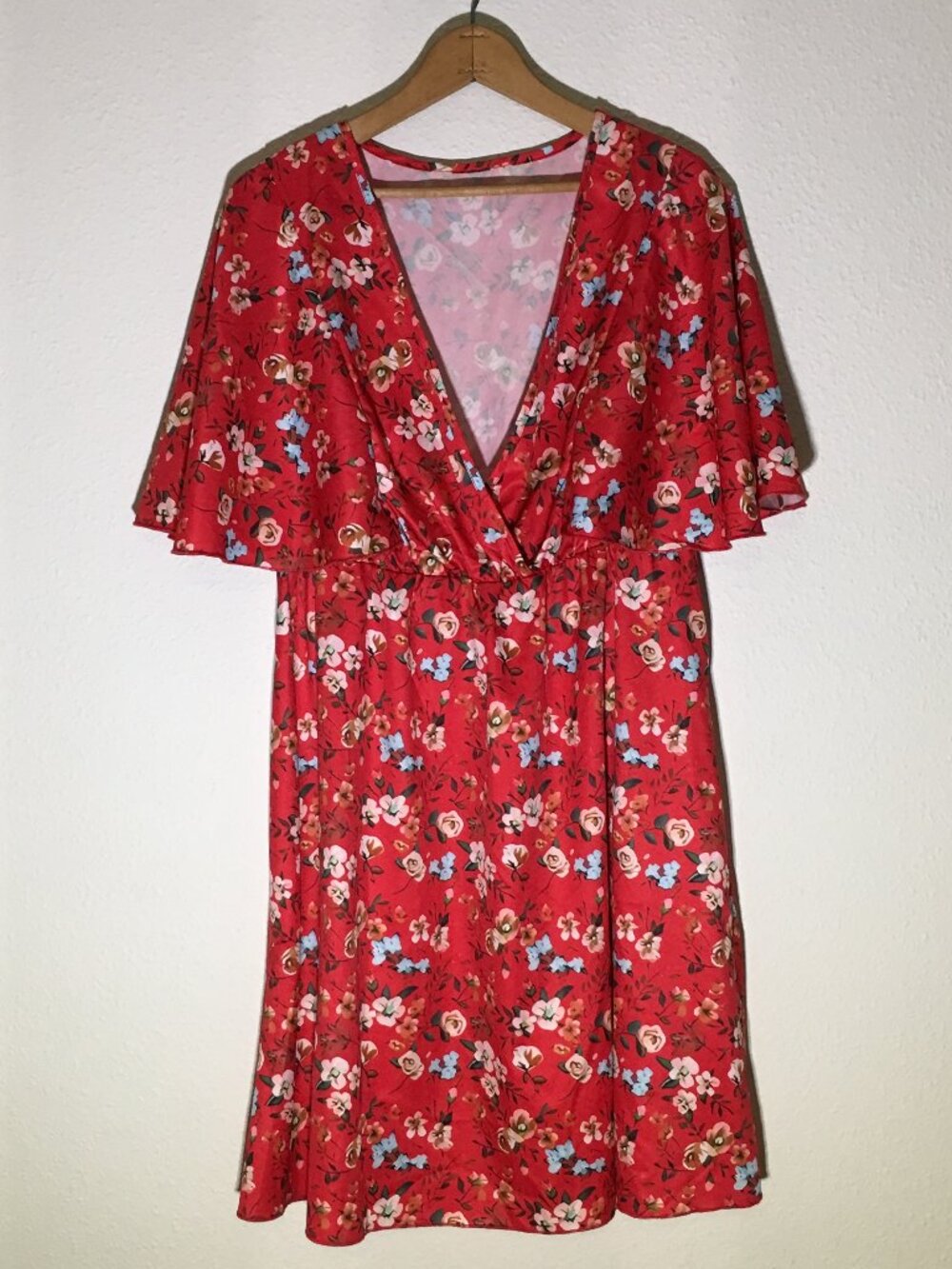Red Floral Dress With Butterfly Sleeves Lightweight Summer Size XL Romantic